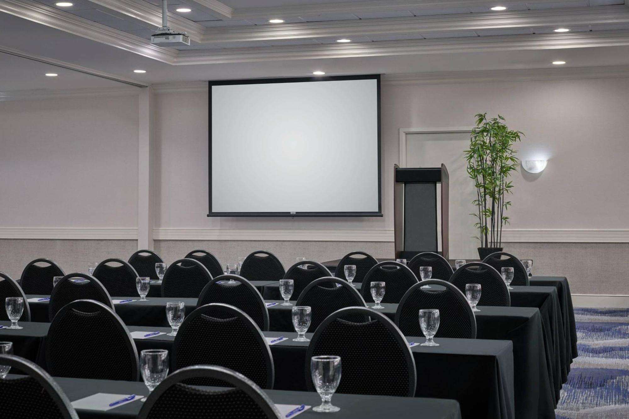 Delta Hotels By Marriott Muskegon Convention Center Ngoại thất bức ảnh