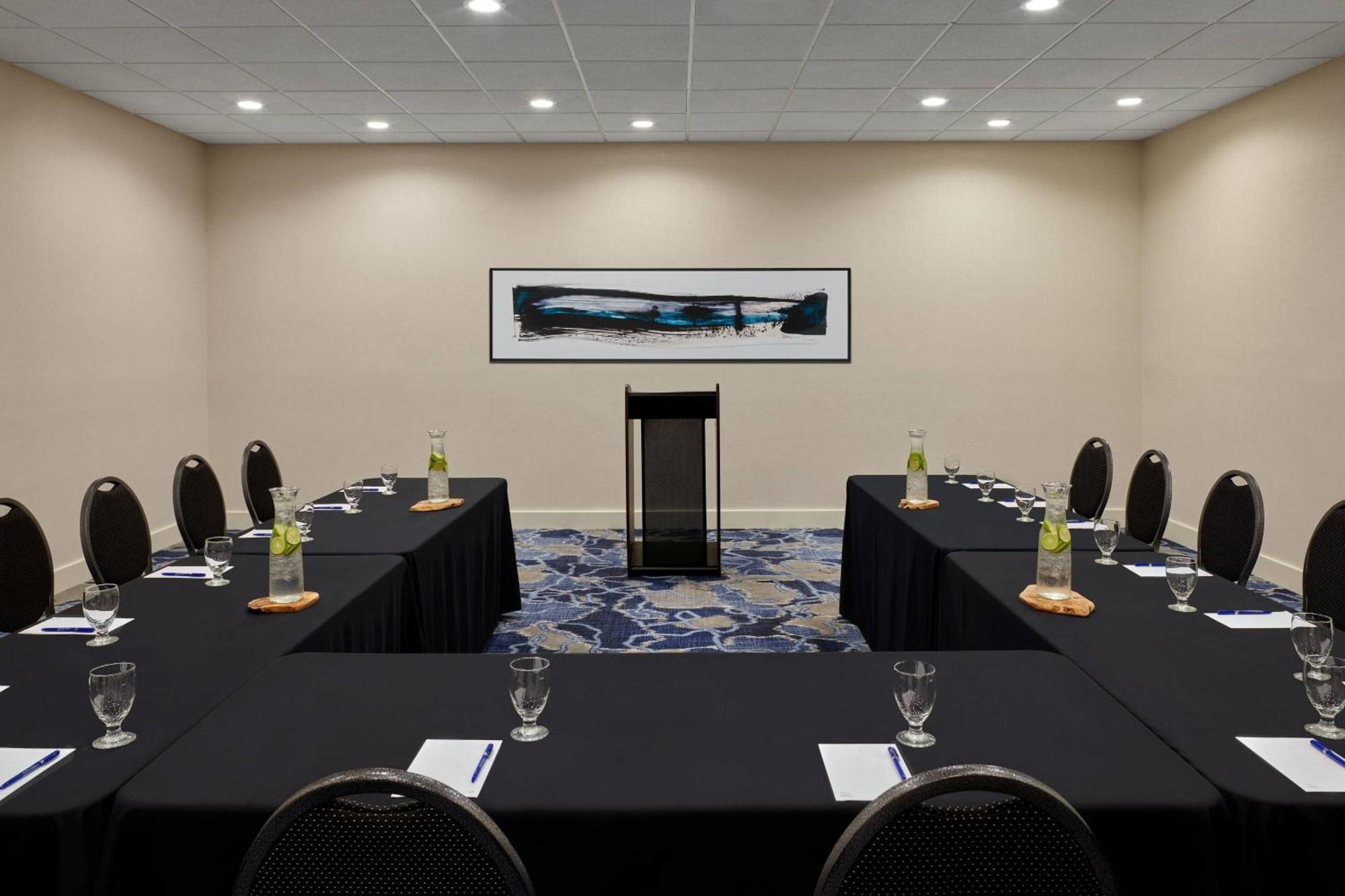 Delta Hotels By Marriott Muskegon Convention Center Ngoại thất bức ảnh