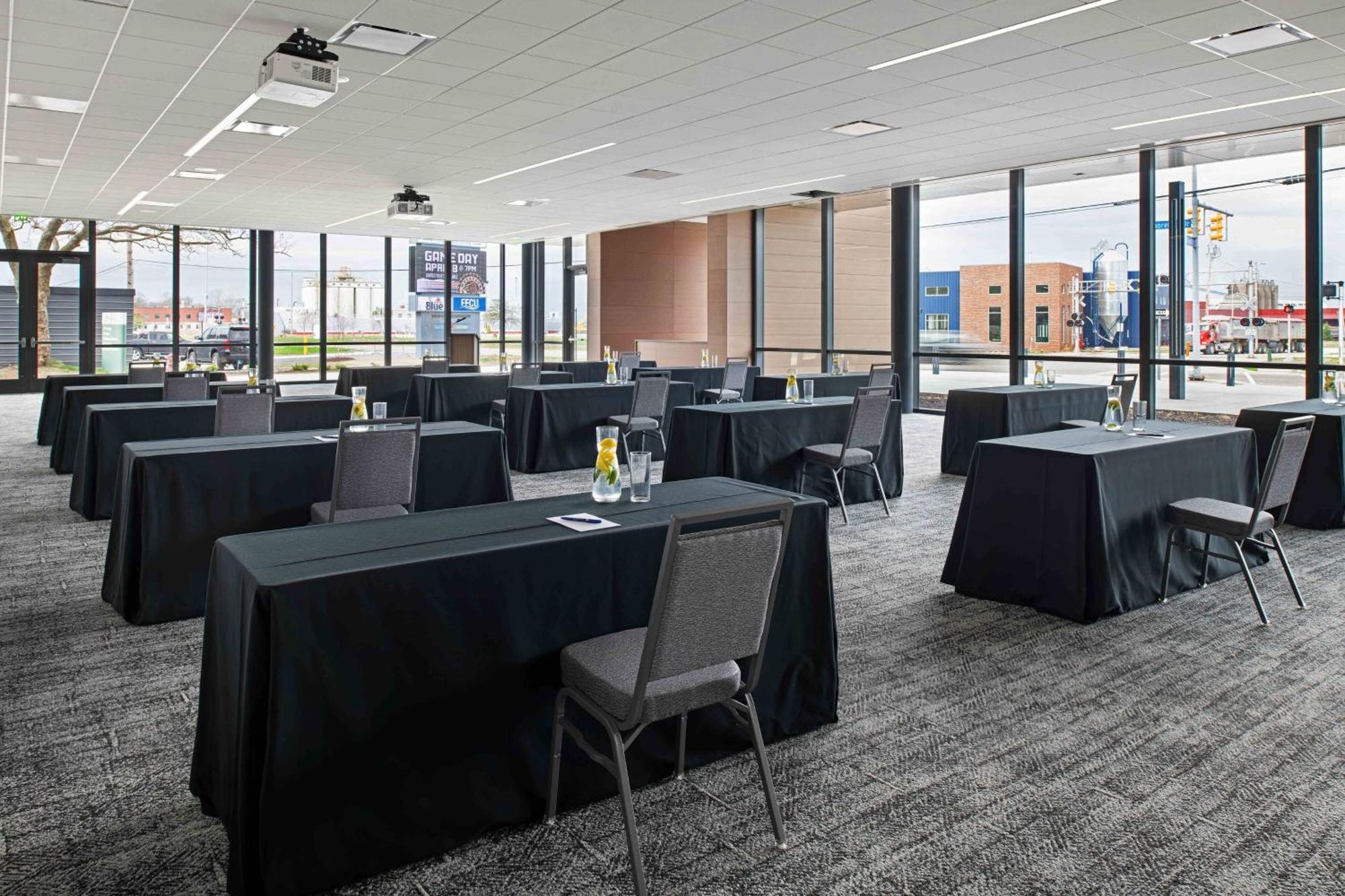Delta Hotels By Marriott Muskegon Convention Center Ngoại thất bức ảnh