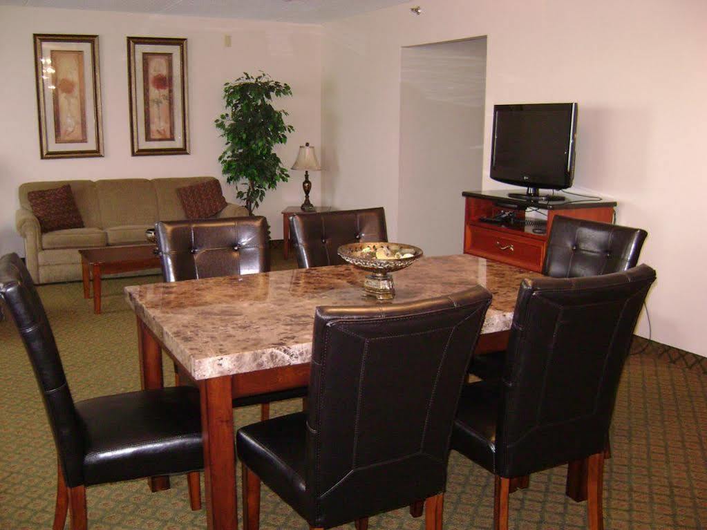 Delta Hotels By Marriott Muskegon Convention Center Phòng bức ảnh